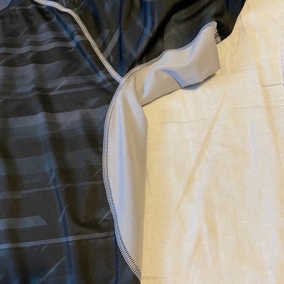 Men’s under armor compression T - Picture 5 of 5